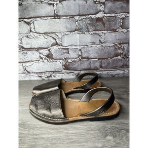 Mibo Avarca Pewter Metallic Leather Peep Toe Sandals Women Sz 37EU/6.5M US